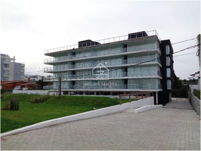 FRENTE AL MAR, 3 DORMITORIOS, 2 BAÑOS,  EN VENTA , PUNTA DEL ESTE