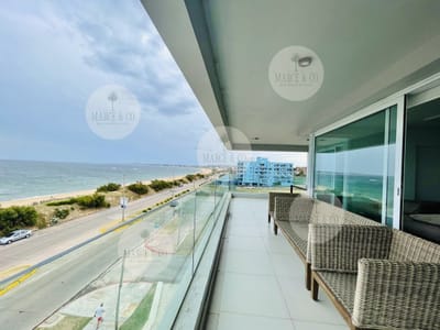 Apartamento de 3 Dormitorios y Parrillero Frente al Mar, Playa Mansa