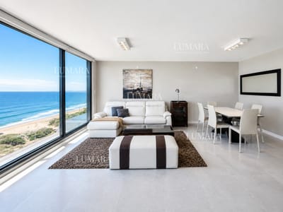 Venta y Alquiler Anual Moderno Apartamento de 2 Dormitorios en Torre Venetian sobre Playa Mansa