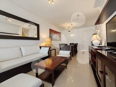 Punta del este, Península, departamento de 2 dormitorios con piscina, terraza y cochera.