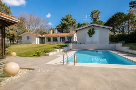 Espectacular Casa Moderna de 5 Dormitorios con Piscina Climatizada en Alquiler de Temporada