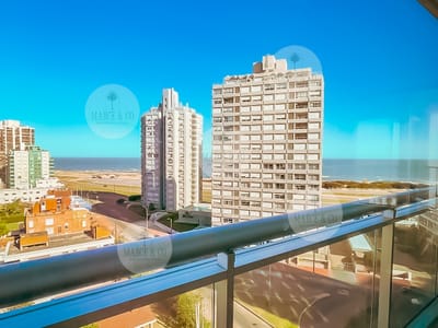 VENTA DE APARTAMENTO DE 2 DORMITORIOS EN EDIFICIO ONIX PUNTA DEL ESTE