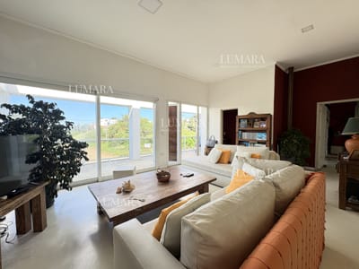 Moderna Casa a metros del MAR