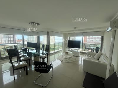 Apartamento en Alquiler temporal de 2 domritorios en Torre Imperiale , Punta del este , Playa brava