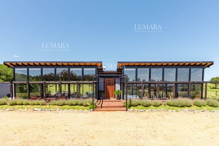 Moderna casa en barrio privado El Quijote en venta