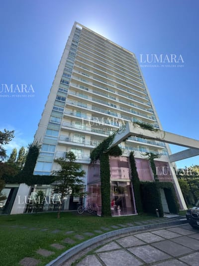 1 Dormitorio de lujo Frente Punta a Shopping servicio Playa