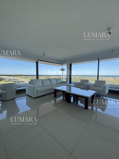 Apartamento esquinero en Blue Bird de 3 suite. Playa Brava - Punta del Este