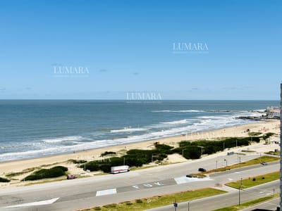 Venta de apartamento con vista al mar y muy luminoso de 2 dormitorios con 2 baños, Playa Brava Aidy Grill, Punta del Este