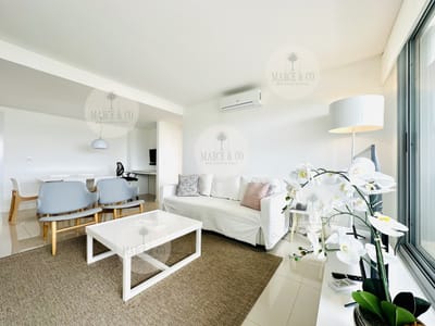 Apartamento de 2 Dormitorios en Venta a metros de playa Brava, Punta del Este