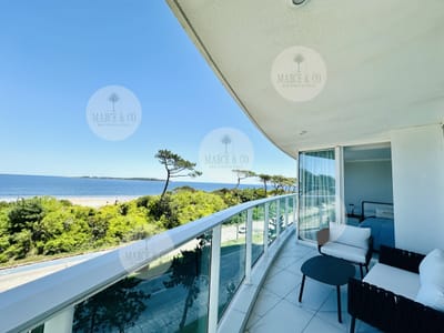 Apartamento Frente al Mar de 3 Dormitorios y Dependencia en Playa Mansa, Punta del Este