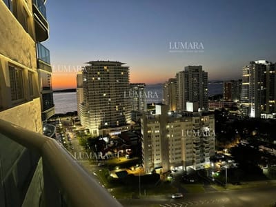Moderno Apartamento de 2 Dormitorios en Venta, Playa Mansa
