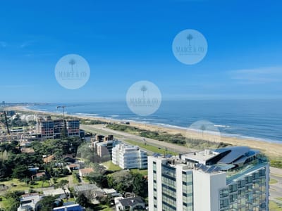 Apartamento con Vista al Mar de 3 Dormitorios y Dependencia + Parrillero en Playa Brava, Punta del Este