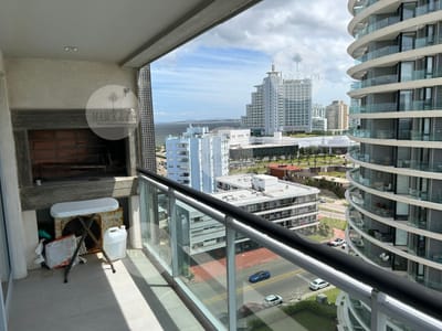 Apartamento en venta y alquiler de 2 dormitorios, Punta Del Este.