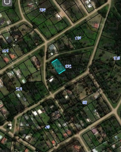 Terrenos muy altos y arbolados en zona muy verde y tranquila, no transitada