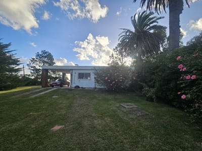 Casa en venta en Solís con vista al atardecer frente al mar + terreno parquizado