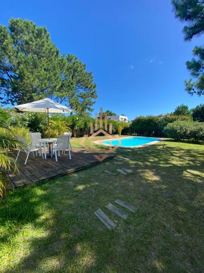 Alquiler casa moderna en alquiler en barrio privado, 4 dormitorios + piscina + jardÃ­n y parrillero techado