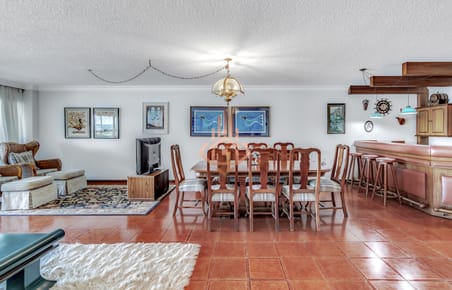 Venta apartamento de 3 dormitorios mas dependencia frente al Mar