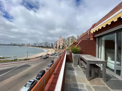 Vende apartamento con vista al mar de 3 dormitorios, Punta del Este