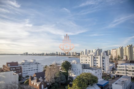 Vende departamento de 3 dormitorios con vista al Puerto, Punta del Este