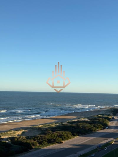 Apartamento en Venta de 3 dormitorios en  Punta del este , Playa Brava , Torre Tiburon
