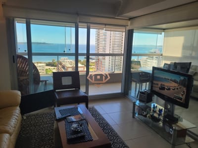 Venta de apartamento piso alto con vista al mar