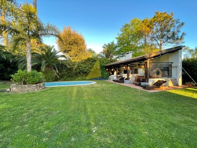 Amplia casa con piscina a 200 metros del mar - Ref : EQP3481