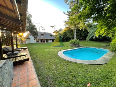 Amplia casa con piscina a 200 metros del mar - Ref : EQP3481