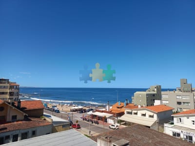 Vende apartamento de 3 dormitorios en Peninsula. Amplia terraza con parrillero propio.  - Ref : EQP4031