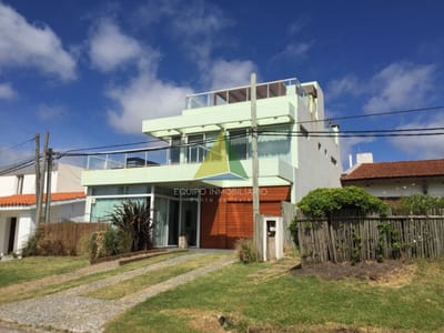 Alquiler Casa de 3 dormitorios mas servicio en Manantiales - Ref : EQP4250