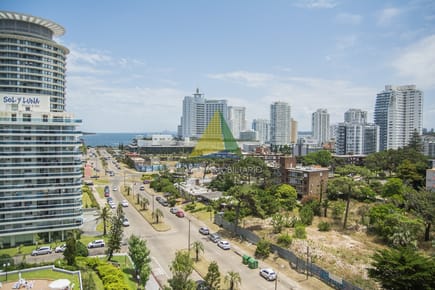 Vende apartamento de 2 dormitorios y medio en Chiverta, Reciclado completo. Punta del Este  - Ref : EQP4591