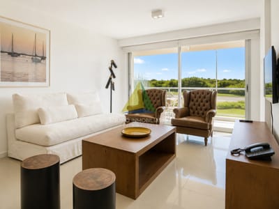Apartamento de 3 Dormitorios en Venta Primera Línea del Mar, Playa Brava Punta del Este - Ref : EQP6006
