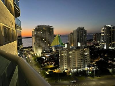 Moderno Apartamento de 2 Dormitorios en Venta, Playa Mansa  - Ref : EQP6022