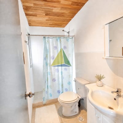 Hermosa casa de  2 niveles, con amplios espacios. - Ref : EQP6289