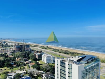 Apartamento con Vista al Mar de 3 Dormitorios y Dependencia + Parrillero en Playa Brava, Punta del Este  - Ref : EQP6739