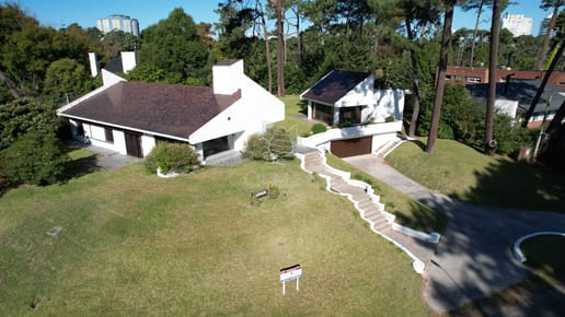 Casa en venta en Lugano, Punta del este, 3 dormitorios y dependencia - Ref : EQP7343
