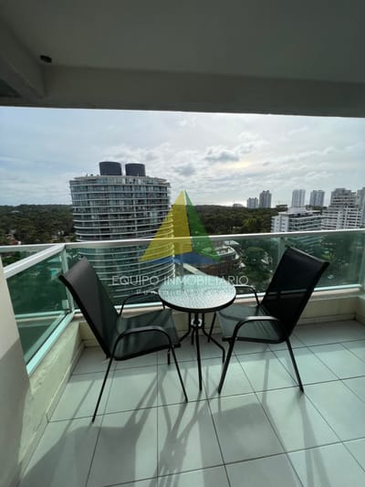 Piso alto zona Roosevelt - Punta del Este - Ref : EQP7823