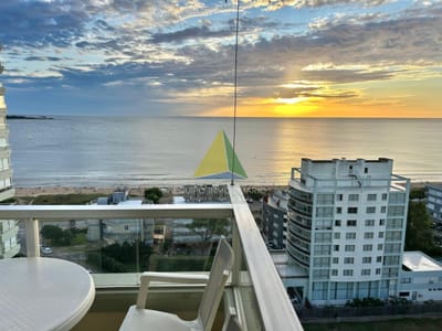Excelente apartamento en primera linea de Playa Mansa - Ref : EQP7881