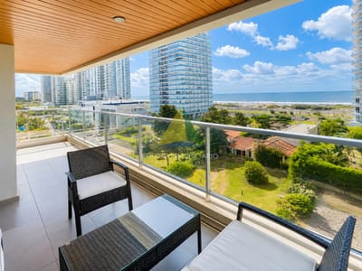 Apartamento de 2 Dormitorios a Pocos Metros de Playa Brava, Punta del Este - Ref : EQP8330