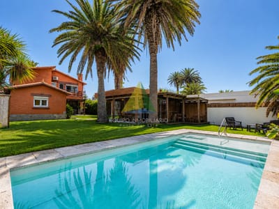 Espectacular Casa de 6 Dormitorios, Piscina y Barbacoa en la Península de Punta del Este - Ref : EQP8388