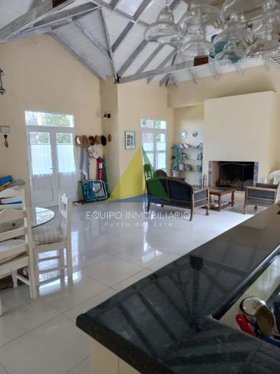 Casa en Montoya a la venta y alquiler. 4 dormitorios y 4 baños - Ref : EQP8394