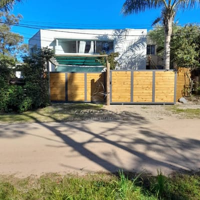 Casa de 2 dormitorios y 2 baños en alquiler La Barra