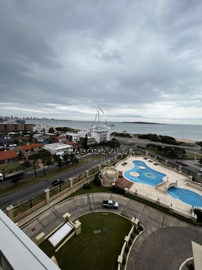 En alquiler apartamento de 3 dormitorios y 3 baños Playa Mansa