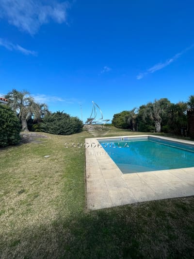 Casa de 5 dormitorios playa brava Punta del Este