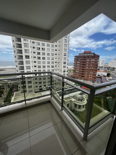 En alquiler apartamento de 2 dormitorios 2 baños en parada 1 de Playa Brava