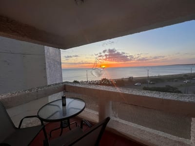 Apartamento en primera línea del mar venta y alquiler invernal Punta del Este