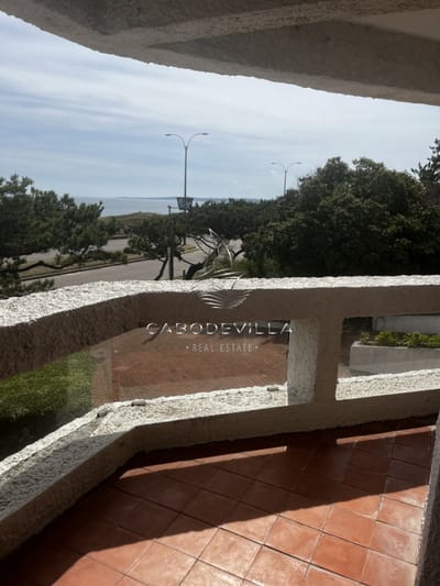 En venta apartamento de 2 dormitorios y 2 baños en primera línea de Playa Mansa Punta del Este
