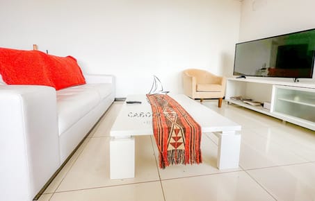 Apartamento En Venta De 3 Dormitorios En Edificio Stradivarius, Punta Este.