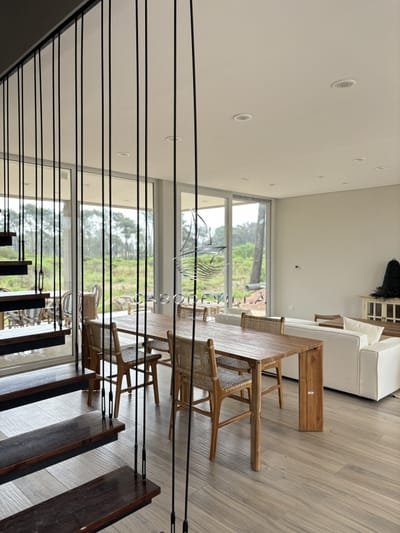 En venta y alquiler exclusiva casa en Barrio Privado Punta del Este