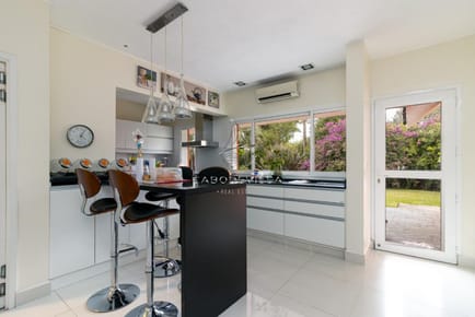 Venta y Alquiler casa de 5 dormitorios con piscina climatizada Punta del Este