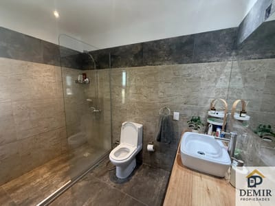 Casa en venta c/ cochera en Barros Blancos